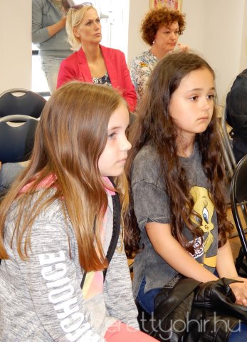 Anya csak egy van - kiállításmegnyitó 07